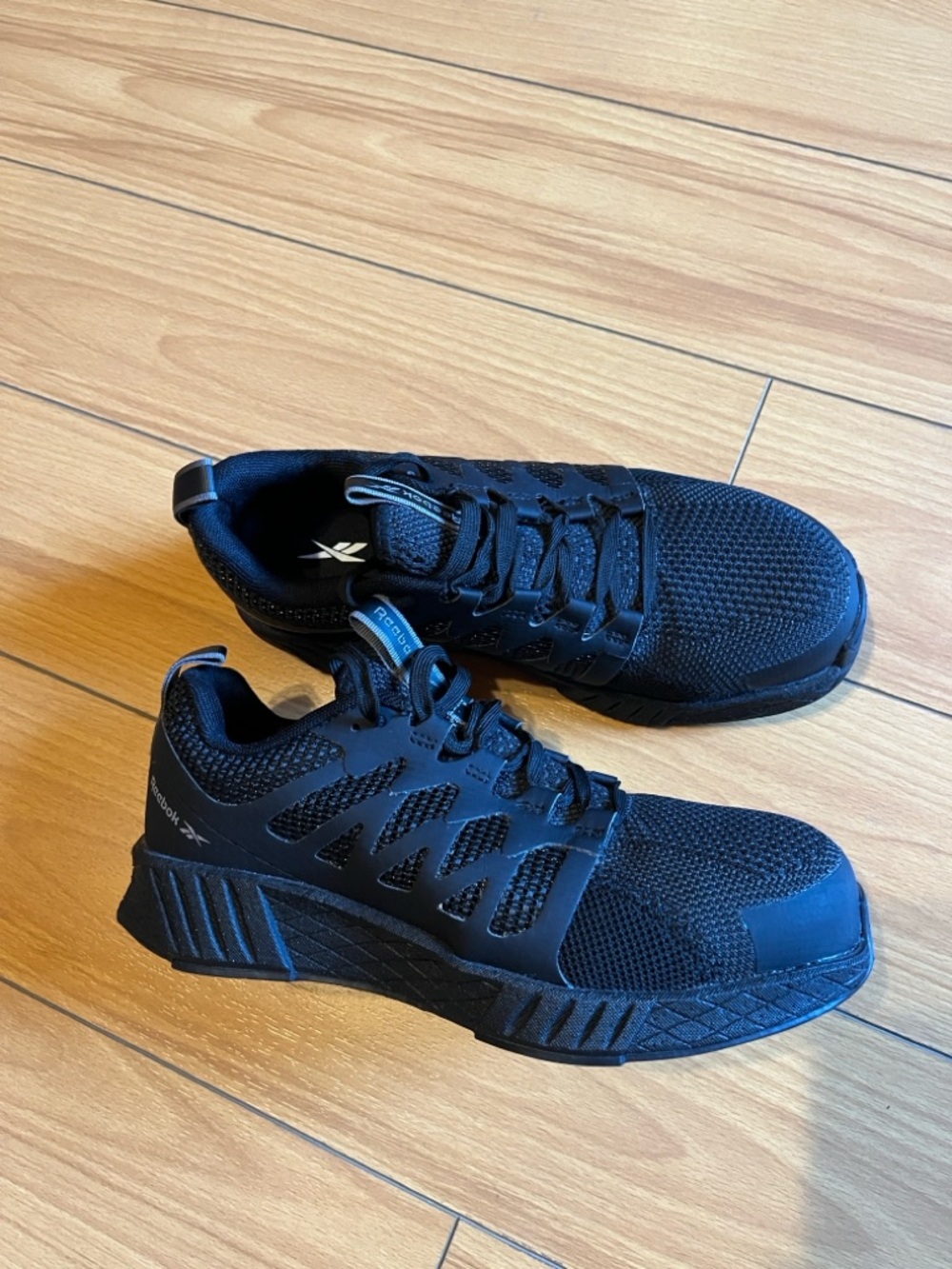 Reebok Work Wear composite toe shoes W7 /M5